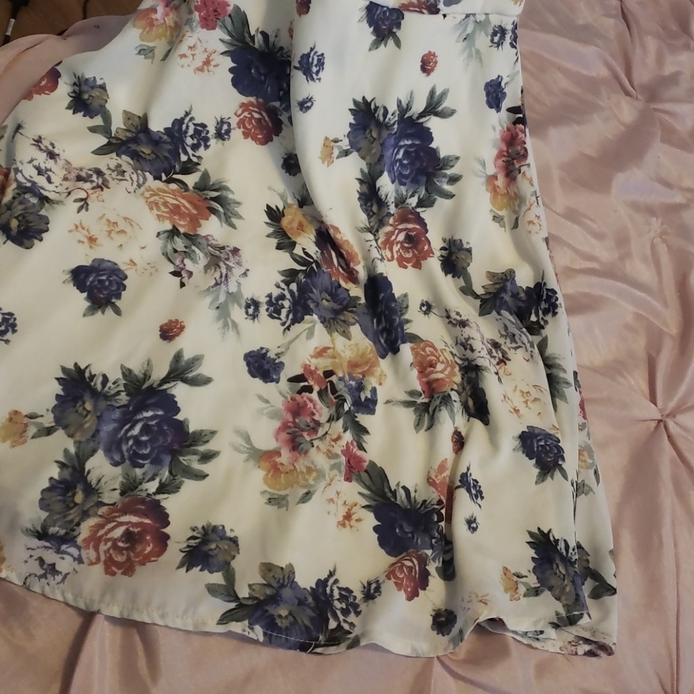Dress - Picture 3 of 4